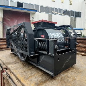 小型對輥破碎機發往山東破碎焦炭