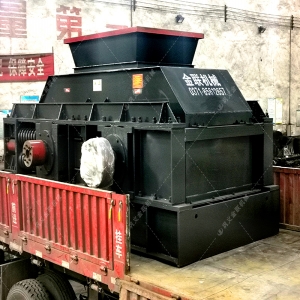 2PG1500x1000型半自動液壓對輥破碎機發貨圖片