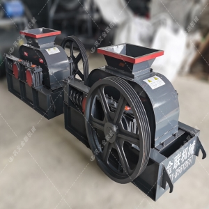 2臺小型雙齒輥破碎機發貨圖片