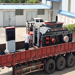 1500x1000大型液壓直聯對輥破碎機發往廣東