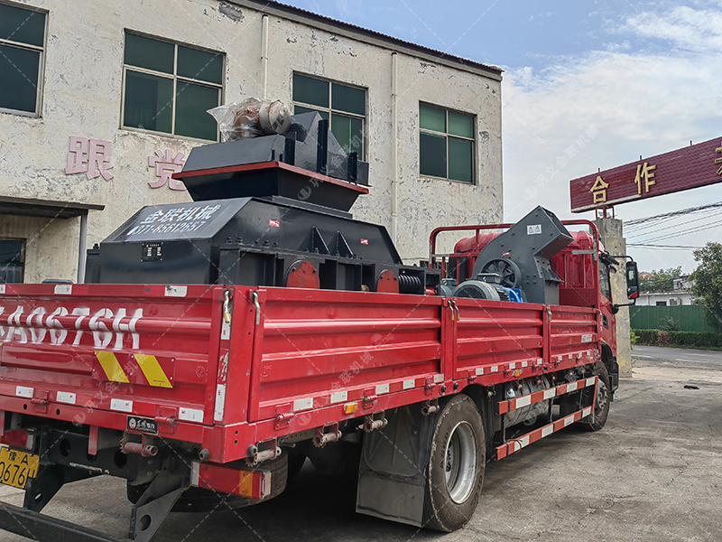 2pg800x600對輥破碎機(jī)發(fā)往廣東破碎石英石