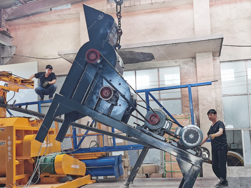 小型雙級破碎機發往甘肅破碎煤