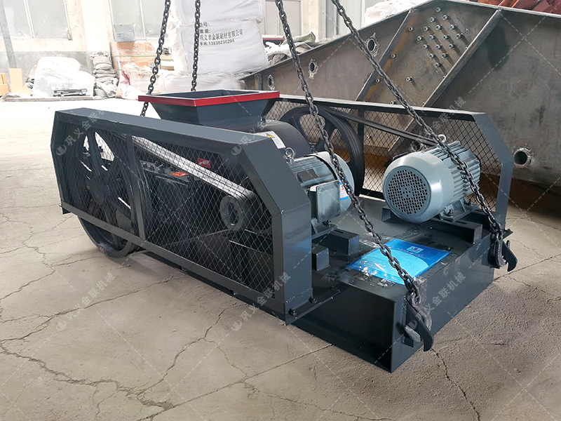 小型雙齒輥破碎機發往廣西破碎錳礦 小型雙齒輥破碎機發往廣西破碎錳礦