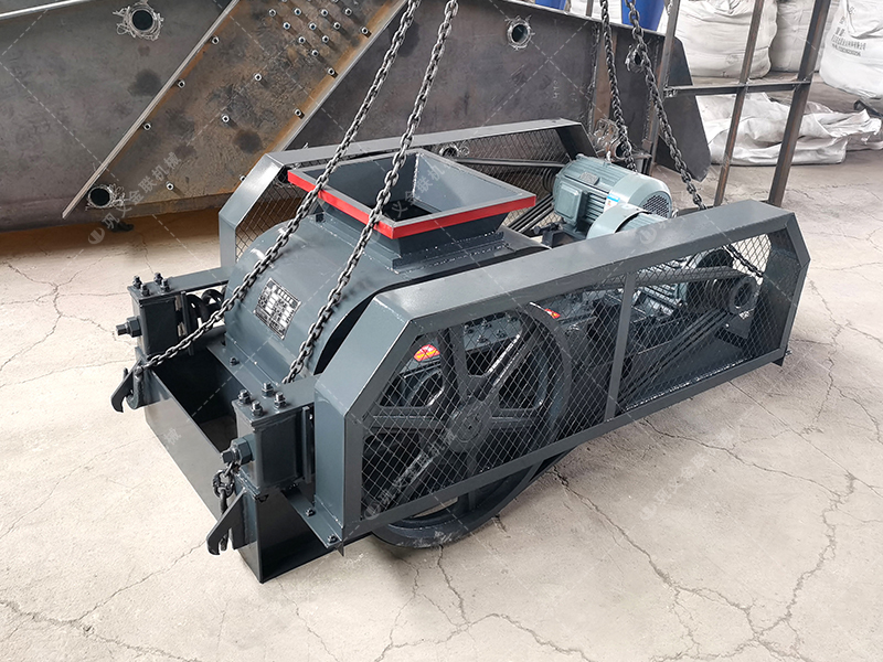 小型雙齒輥破碎機發往廣西破碎錳礦 小型雙齒輥破碎機發往廣西破碎錳礦