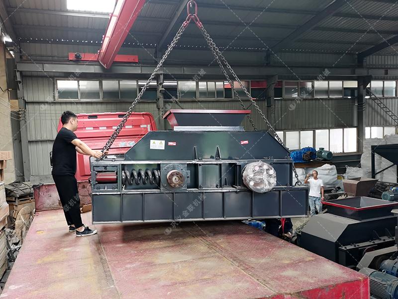 小型對輥破碎機發往湖南破碎石英砂 小型對輥破碎機發往湖南破碎石英砂
