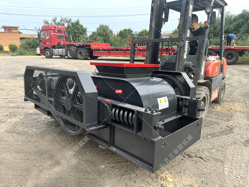 雙齒輥破碎機如何做到“一種廢渣，多種規格”？